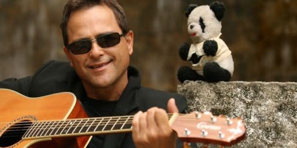 Silvinho Blau Blau: quem diria, o ursinho de brinquedo agora é panda! (Foto: Divulgação)
