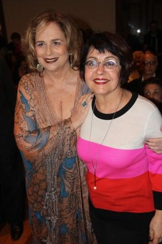 Hildegard e a deputada estadual Aspásia Camargo, que ainda afirmou: "Não pode votar em qualquer um ou simplesmente não votar. É isso que faz a situação do país não sair do lugar" (Foto: Zeca Santos)