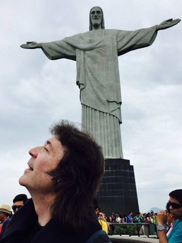 Steve Hackett curtindo a vista do Cristo Redentor (Foto: Reprodução)