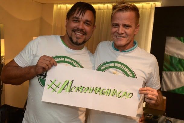 O carnavalesco Alexandre Louzada e o diretor artístico Edson Pereira apresentam o enredo da Mocidade
