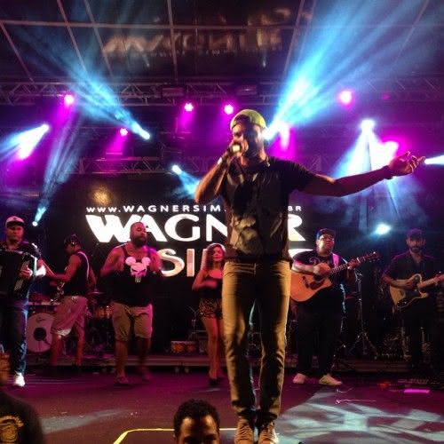 Wagner Simão se apresentando no Planeta Band (Foto: reprodução Instagram)