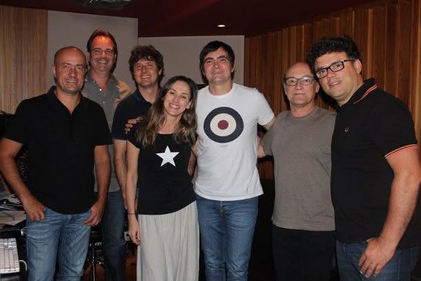 Dia da visita do grupo de dança ao estúdio do Skank, para primeira audição da trilha (Foto: Facebook)